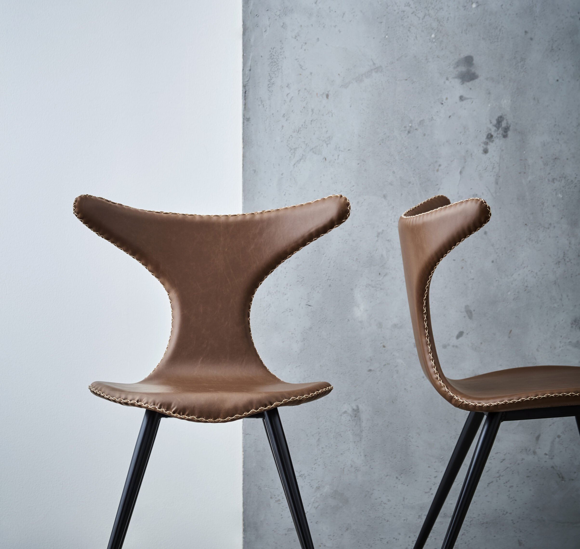 dolphin-chair-vintage-light-brown-art-leather-with-black-conical-metal-legs-100295515-mood-lifestyle-01